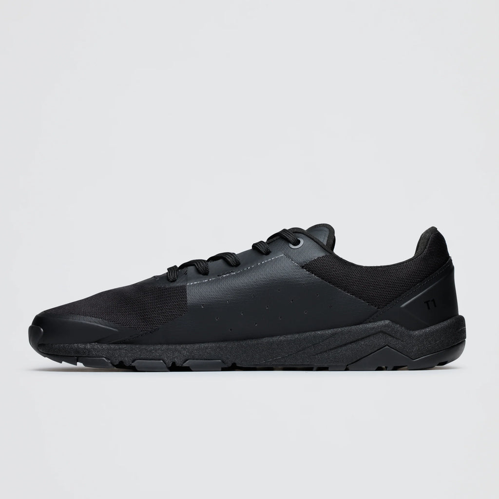 Yama T1 Triple Black Running  lateral interior